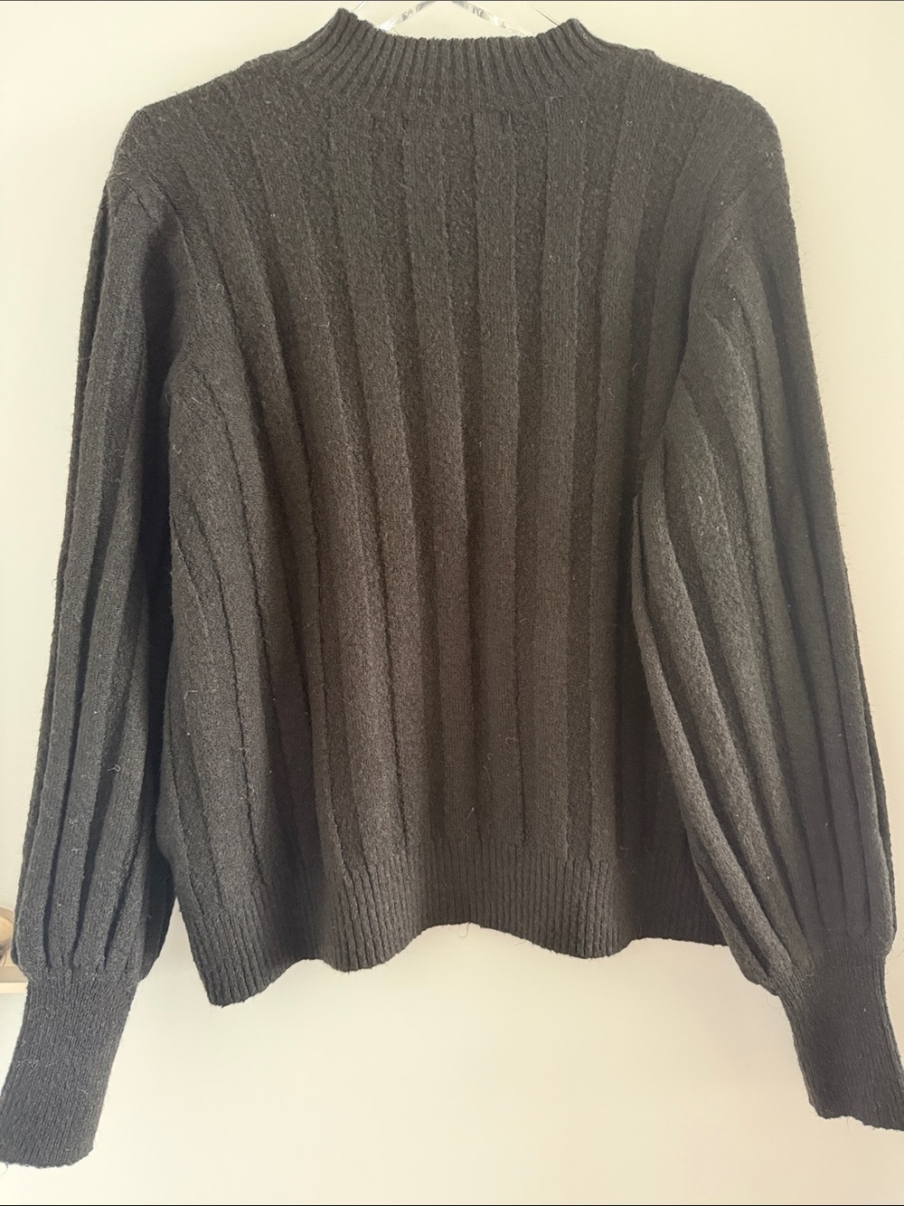 Vero Moda - Classic Black Ribbed Crewneck Sweater with Balloon Sleeve - Picture 2 of 7